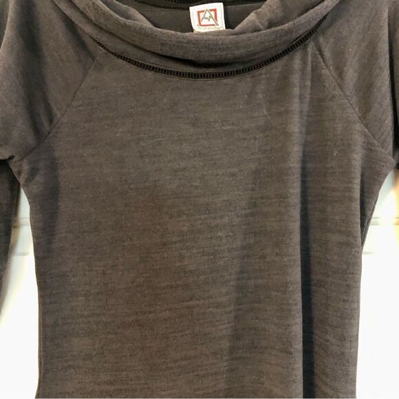 NWT Avalanche Cowl Gray Sweater Size Medium - Picture 6 of 15